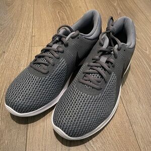 NWT Nike Revolution 4 size 7.5